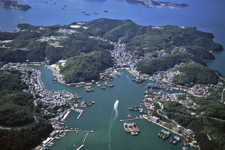 We enjoy walk and seafood in remote island "Ieshima" floating in Setouchi nearby